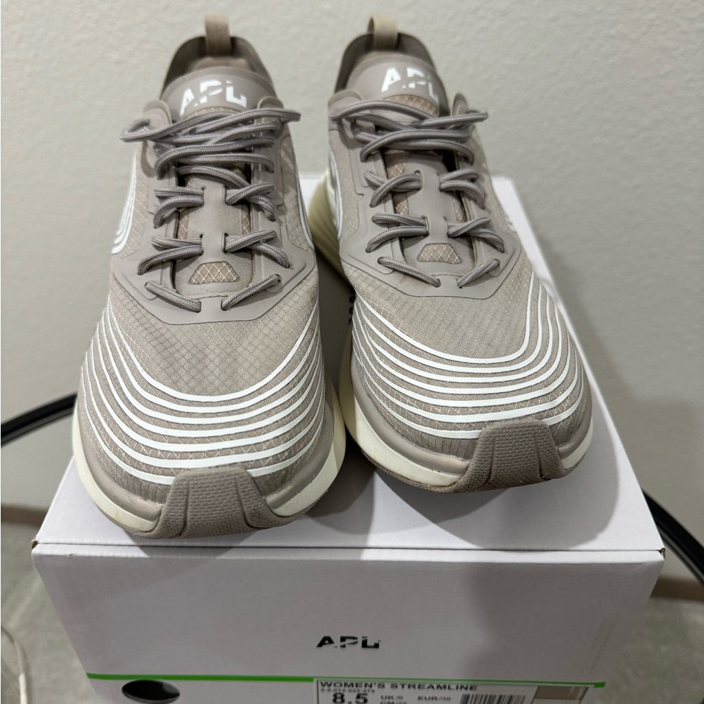 Apl Streamline Sneakers 8.5 Women’s
